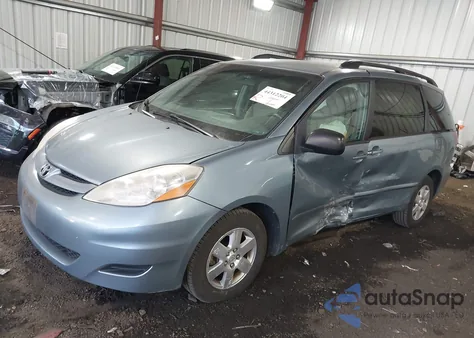 2010 Toyota Sienna Le z USA, uszkodzony, nr VIN 5TDKK4CC5AS328920